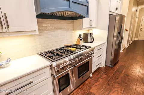 Kitchen - 282 Lighthouse Ln, Brandon, MS 39047 photo 11 of 11