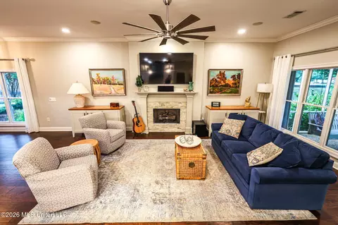 Living - 282 Lighthouse Ln, Brandon, MS 39047 photo 4 of 4