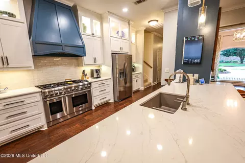Kitchen - 282 Lighthouse Ln, Brandon, MS 39047 photo 7 of 11