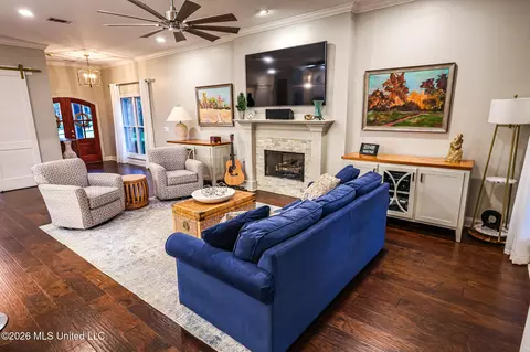 Living - 282 Lighthouse Ln, Brandon, MS 39047 photo 1 of 4
