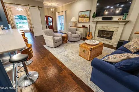 Living - 282 Lighthouse Ln, Brandon, MS 39047 photo 2 of 4