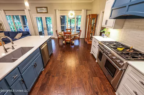 Kitchen - 282 Lighthouse Ln, Brandon, MS 39047 photo 5 of 11
