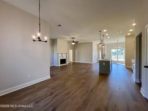 Living - 2144 Scott Meadows Ln, Hernando, MS 38632 photo 2 of 4