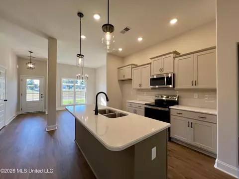 Kitchen - 2144 Scott Meadows Ln, Hernando, MS 38632 photo 2 of 2