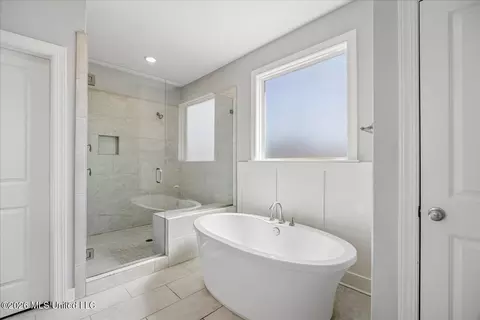 Bath - 13415 N Fields Ln, Olive Branch, MS 38654 photo 1 of 3