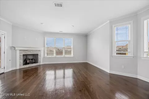 Living - 13415 N Fields Ln, Olive Branch, MS 38654 photo 5 of 6