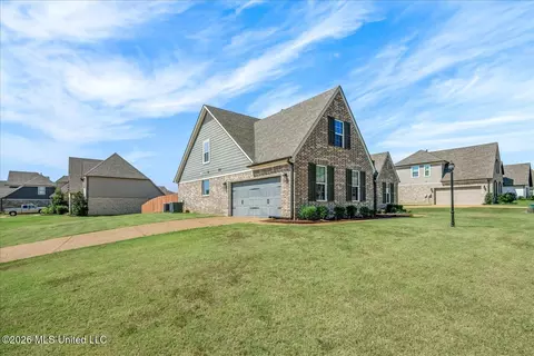Exterior - 13415 N Fields Ln, Olive Branch, MS 38654 photo 2 of 8