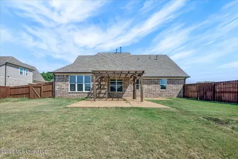 Exterior - 13415 N Fields Ln, Olive Branch, MS 38654 photo 4 of 8