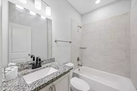Bath - 13415 N Fields Ln, Olive Branch, MS 38654 photo 2 of 3
