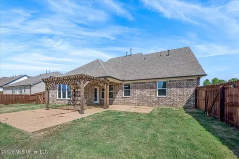 Exterior - 13415 N Fields Ln, Olive Branch, MS 38654 photo 6 of 8