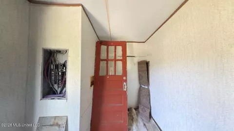 Entry Way - 2618 Maclean Rd, Jackson, MS 39209 photo 6 of 8