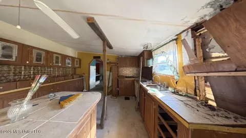 Kitchen - 2618 Maclean Rd, Jackson, MS 39209 photo 1 of 1