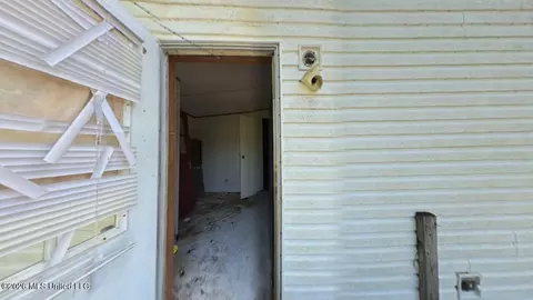 Entry Way - 2618 Maclean Rd, Jackson, MS 39209 photo 1 of 8
