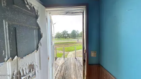 Entry Way - 2618 Maclean Rd, Jackson, MS 39209 photo 3 of 8