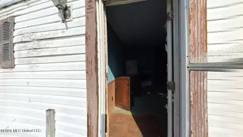 Entry Way - 2618 Maclean Rd, Jackson, MS 39209 photo 4 of 8