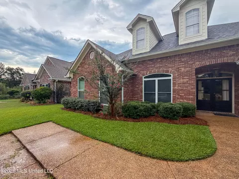 Exterior - 137 Vineyard Blvd, Brandon, MS 39047 photo 2 of 8
