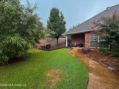 Exterior - 137 Vineyard Blvd, Brandon, MS 39047 photo 6 of 8
