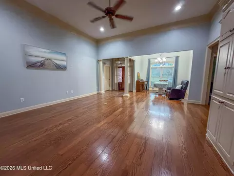 Living - 137 Vineyard Blvd, Brandon, MS 39047 photo 2 of 4