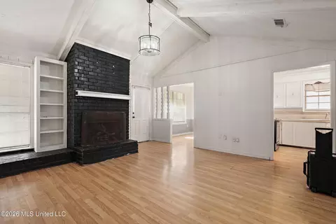 Living - 173 Thousand Oaks Cir, Jackson, MS 39212 photo 1 of 1