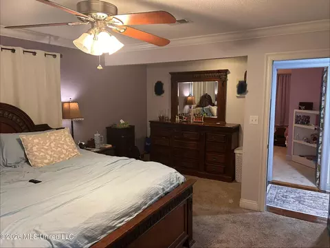 915 Grant Ave, Pascagoula, MS 39567
