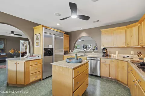 Kitchen - 11360 1st Cypress Cv, Hernando, MS 38632 photo 3 of 4