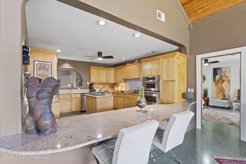 Kitchen - 11360 1st Cypress Cv, Hernando, MS 38632 photo 2 of 4