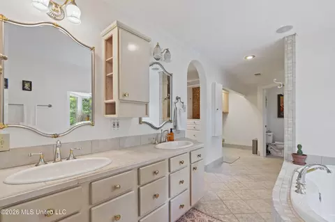 Bath - 11360 1st Cypress Cv, Hernando, MS 38632 photo 1 of 5