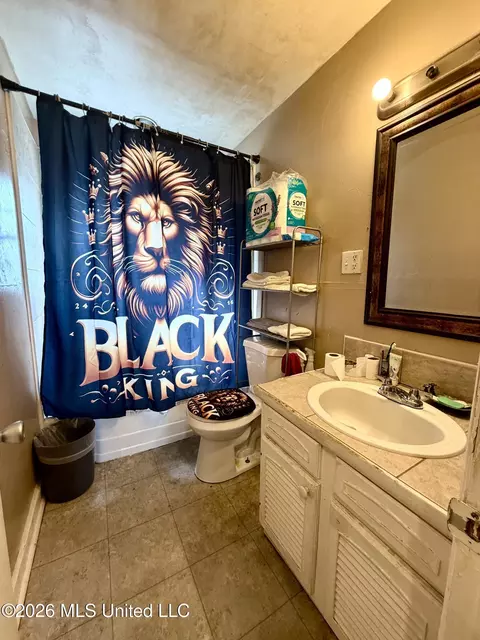 Bath - 809 Robertson St, Brookhaven, MS 39601 photo 3 of 3