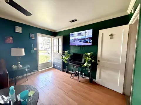Entry Way - 809 Robertson St, Brookhaven, MS 39601 photo 2 of 2