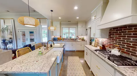 Kitchen - 856 E Woodford Cv, Hernando, MS 38632 photo 2 of 2