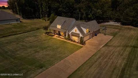 Exterior - 856 E Woodford Cv, Hernando, MS 38632 photo 3 of 8