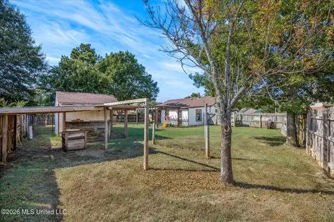 Exterior - 10475 Oak Leaf Dr, Olive Branch, MS 38654 photo 9 of 10