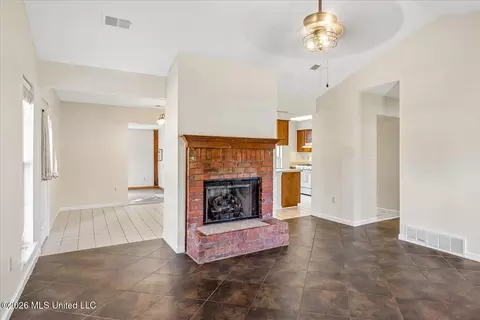Living - 10475 Oak Leaf Dr, Olive Branch, MS 38654 photo 1 of 4