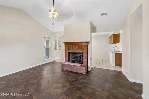 Living - 10475 Oak Leaf Dr, Olive Branch, MS 38654 photo 2 of 4