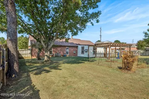 Exterior - 10475 Oak Leaf Dr, Olive Branch, MS 38654 photo 7 of 10