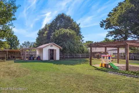 Exterior - 10475 Oak Leaf Dr, Olive Branch, MS 38654 photo 5 of 10