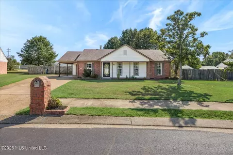 Exterior - 10475 Oak Leaf Dr, Olive Branch, MS 38654 photo 2 of 10
