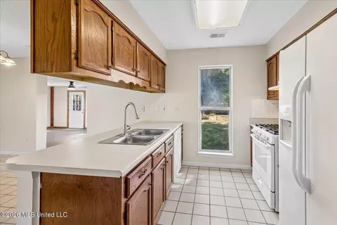 Kitchen - 10475 Oak Leaf Dr, Olive Branch, MS 38654 photo 1 of 2