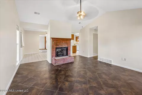 Living - 10475 Oak Leaf Dr, Olive Branch, MS 38654 photo 3 of 4