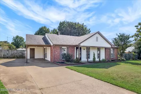 Exterior - 10475 Oak Leaf Dr, Olive Branch, MS 38654 photo 4 of 10