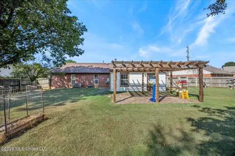 Exterior - 10475 Oak Leaf Dr, Olive Branch, MS 38654 photo 6 of 10