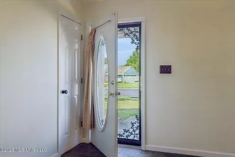 Entry Way - 10475 Oak Leaf Dr, Olive Branch, MS 38654 photo 1 of 1
