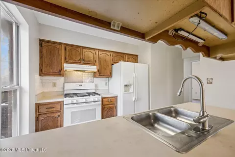 Kitchen - 10475 Oak Leaf Dr, Olive Branch, MS 38654 photo 2 of 2
