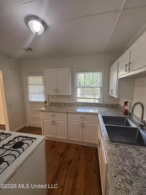 Kitchen - 232 Mitchell Ave, Jackson, MS 39216 photo 3 of 4