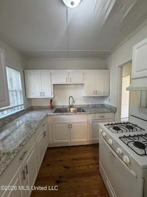 Kitchen - 232 Mitchell Ave, Jackson, MS 39216 photo 2 of 4