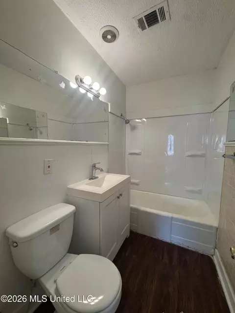 Bath - 232 Mitchell Ave, Jackson, MS 39216 photo 1 of 2