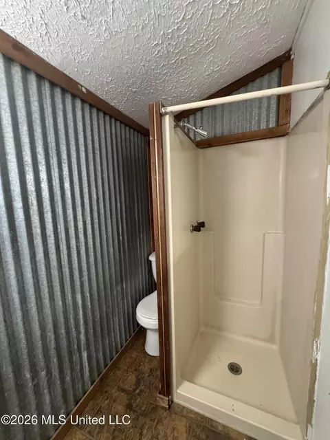 Bath - 232 Mitchell Ave, Jackson, MS 39216 photo 2 of 2