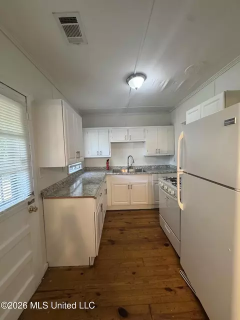 Kitchen - 232 Mitchell Ave, Jackson, MS 39216 photo 1 of 4