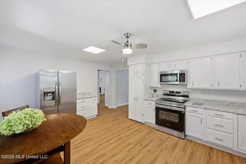 Kitchen - 415 E Pine Ave, Mendenhall, MS 39114 photo 3 of 3