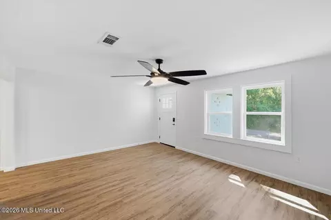 Living - 415 E Pine Ave, Mendenhall, MS 39114 photo 3 of 7